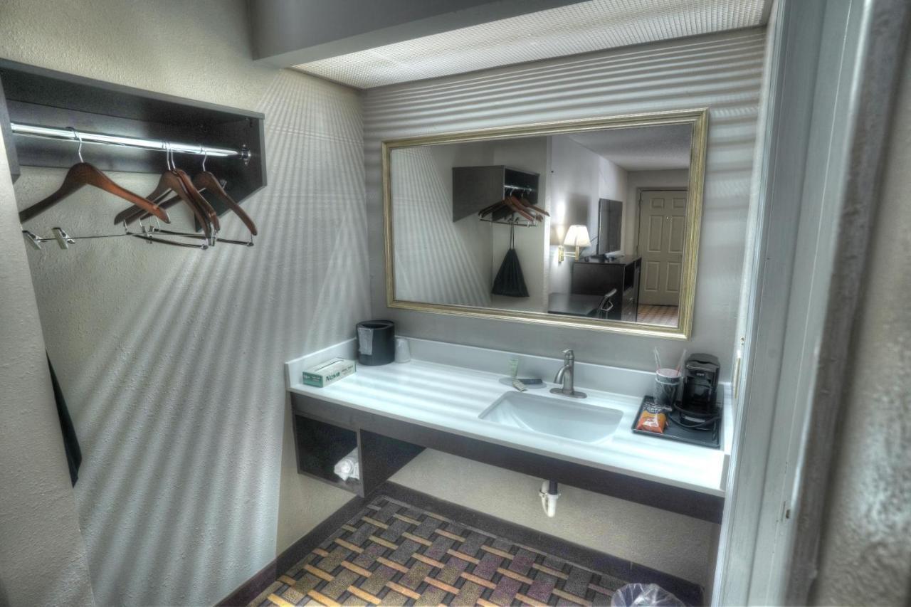 Amerivu Inn & Suites - Helen - Downtown Екстериор снимка