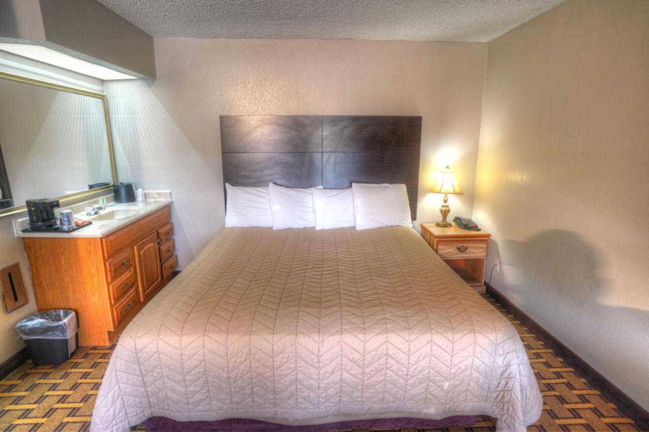 Amerivu Inn & Suites - Helen - Downtown Екстериор снимка