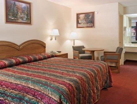 Amerivu Inn & Suites - Helen - Downtown Стая снимка
