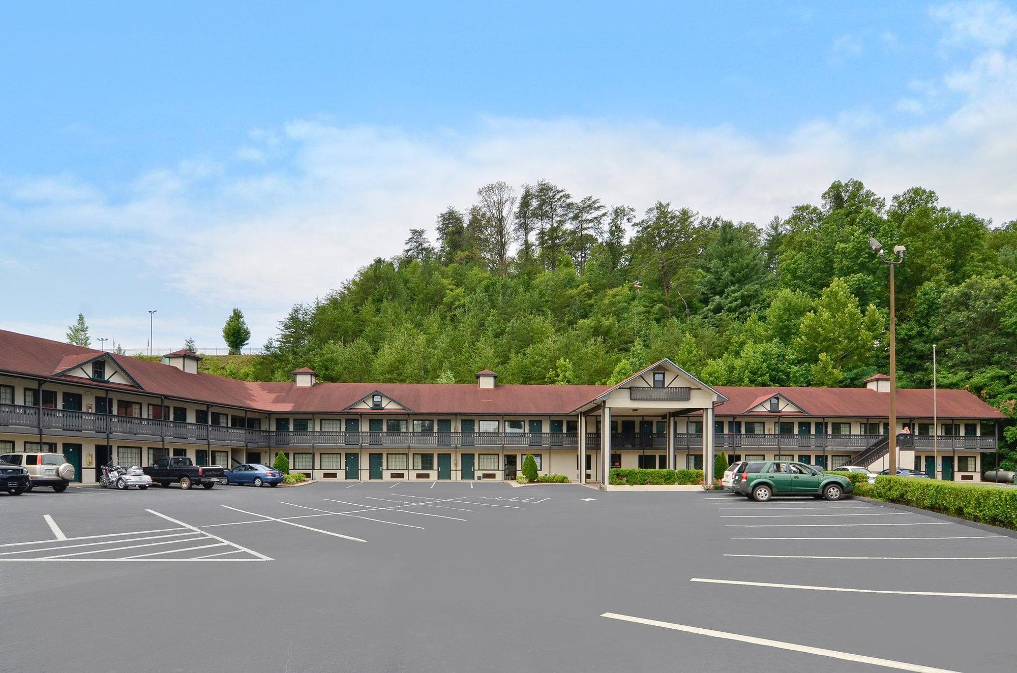 Amerivu Inn & Suites - Helen - Downtown Екстериор снимка